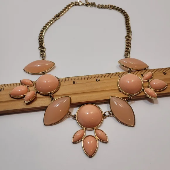 Pale Coral or Pink Color Gold Tone Bib Statement Necklace Vintage - Picture 6 of 7